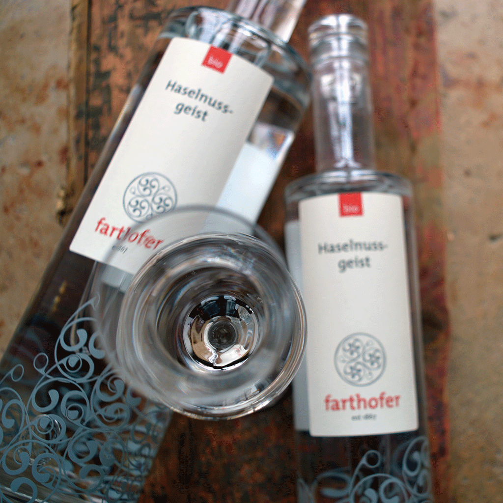 Bio Haselnussgeist (700 und 350 ml) - Destillerie Farthofer